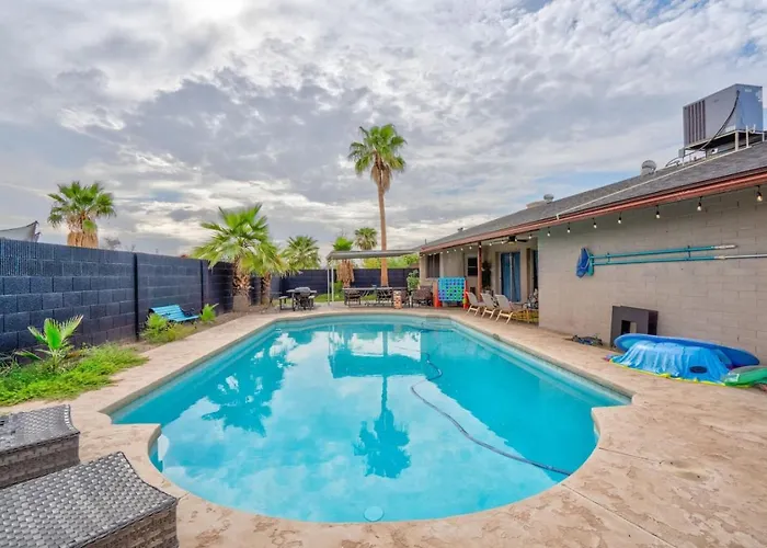 Getaway Pool Holiday home Glendale